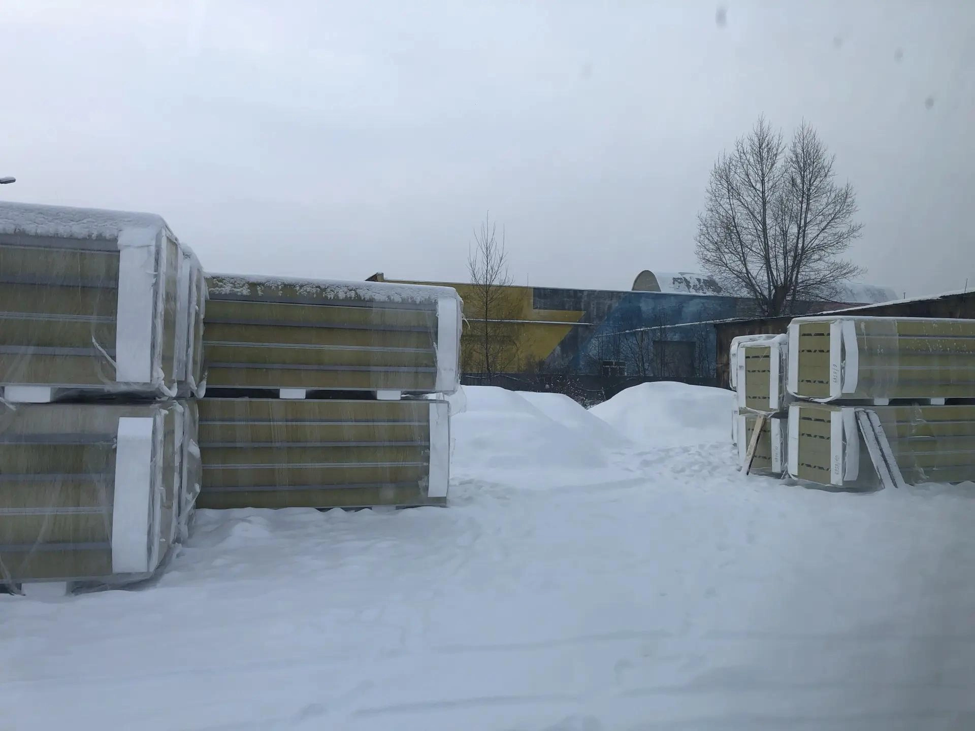 Штабели панелей на открытой площадке хранения