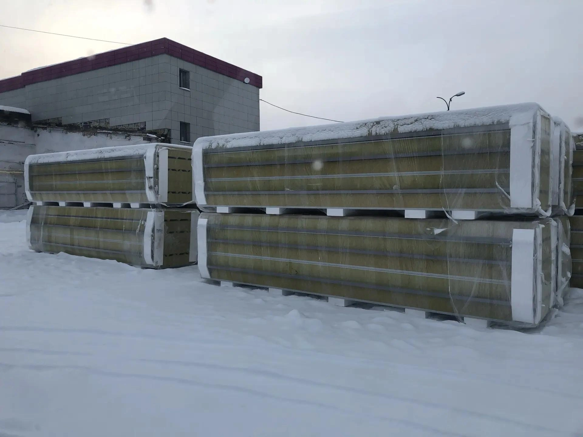Пакеты панелей с минеральной ватой на складе